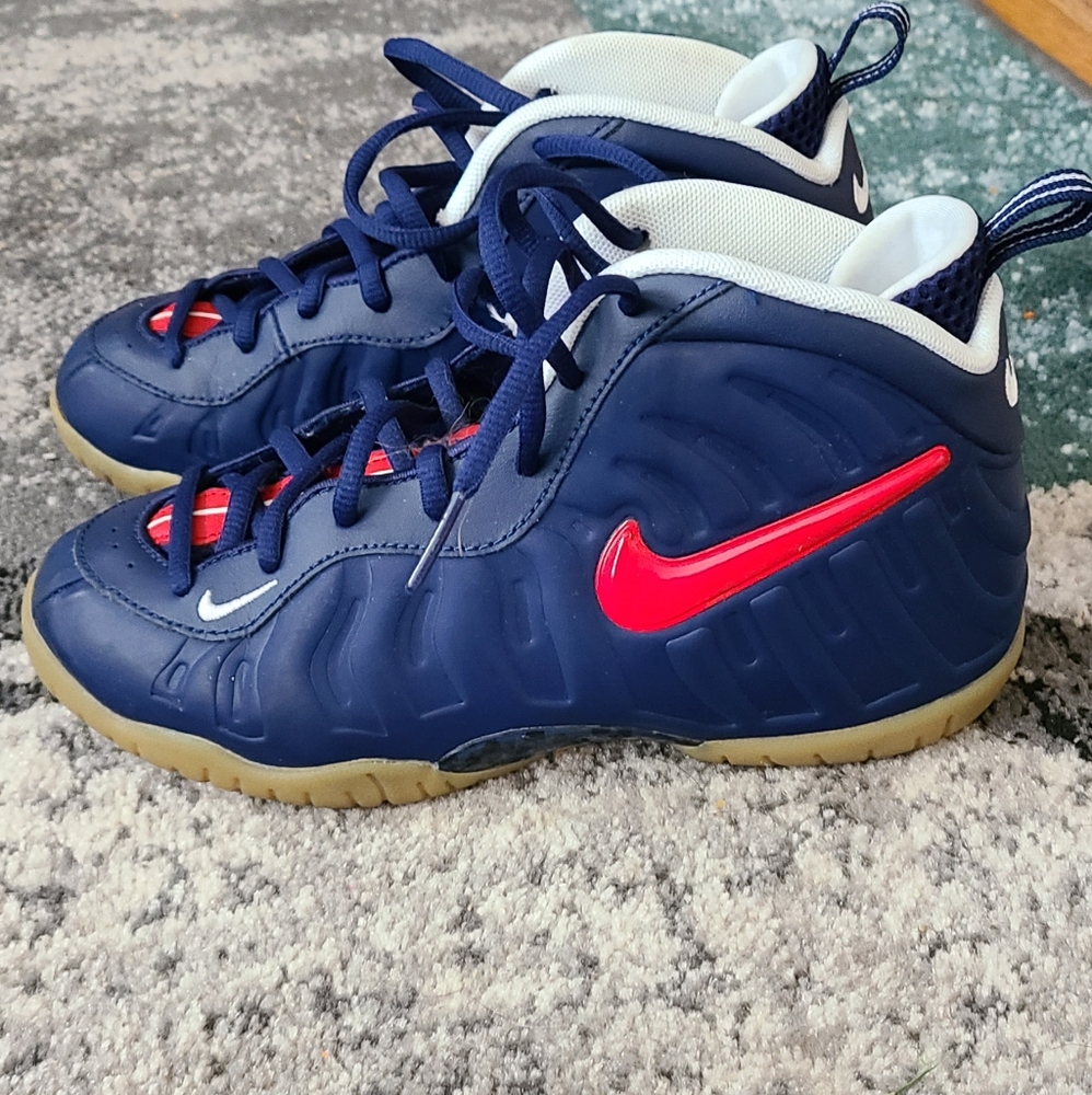 Boys nike foams